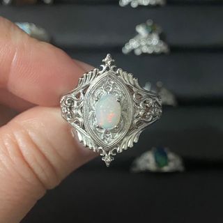 Anillo de ópalo natural