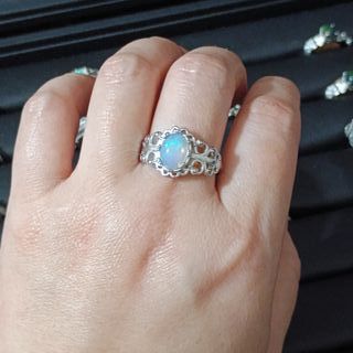 Anillo de ópalo natural