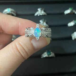 Anillo de ópalo natural