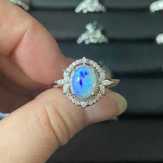 Anillo de ópalo natural