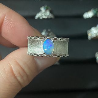 Anillo de ópalo natural