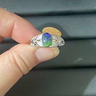 Anillo de ópalo natural