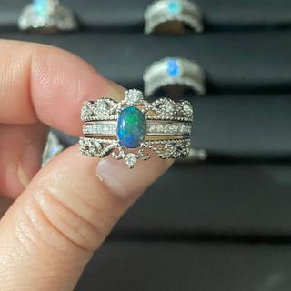 Anillo de ópalo natural