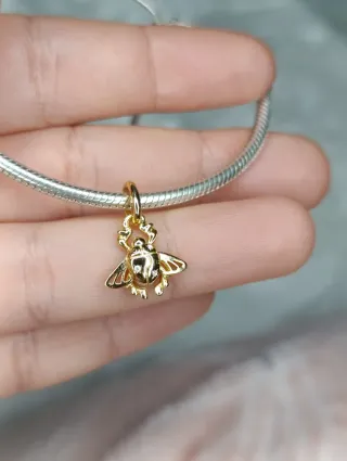 Charm Pandora  de plata baño en oro