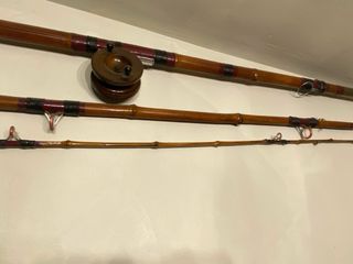 Cañas de pescar antiguas de bambú