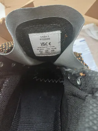 Botas de seguridad negras con puntera