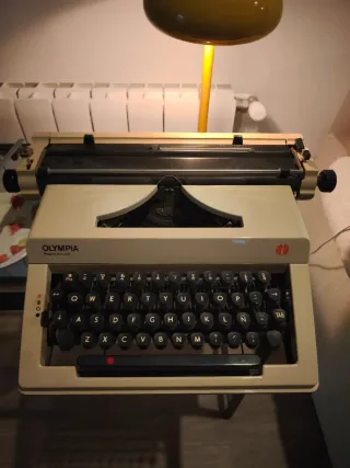 Máquina de escribir Olympia Regina de Luxe