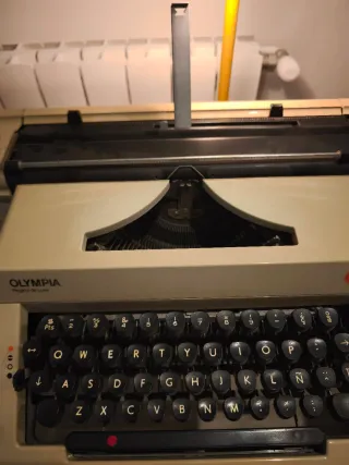Máquina de escribir Olympia Regina de Luxe
