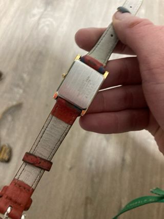 Reloj Seiko Dorado y Rojo