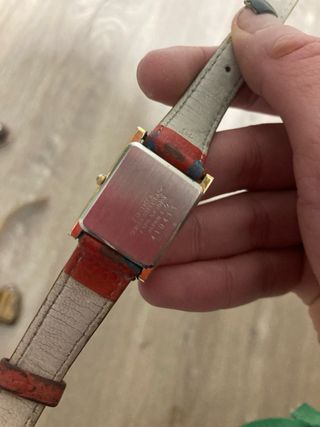 Reloj Seiko Dorado y Rojo