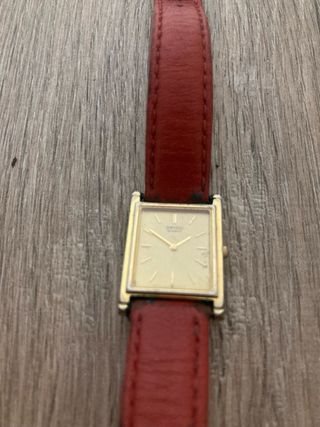 Reloj Seiko Dorado y Rojo