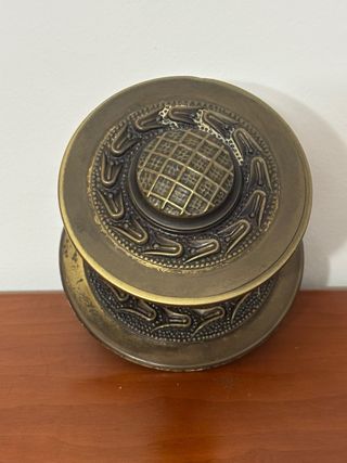 Pomo bronce antiguo decorado