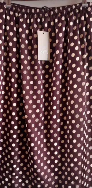 Falda midi lunares Zara