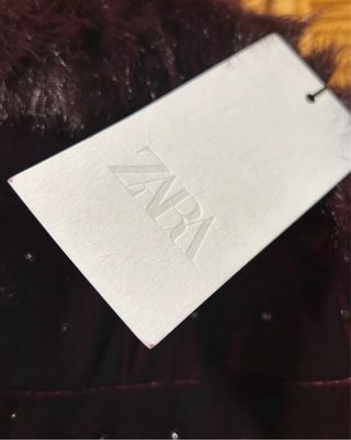 Vestido Zara Terciopelo Burdeos Midi Plumas