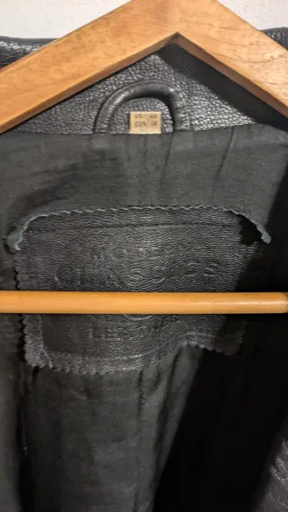 Gabardina de cuero negra