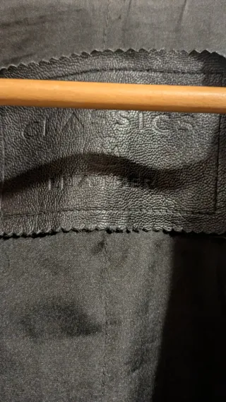 Gabardina de cuero negra