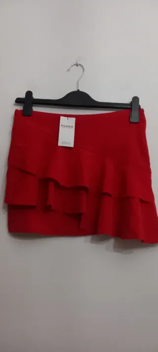 Falda roja volantes Pull&Bear