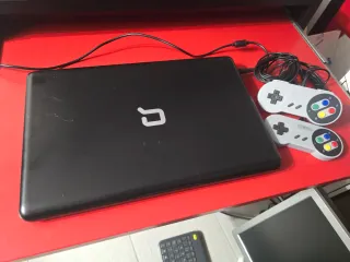 Portátil Compaq Arcade con Mandos Retro