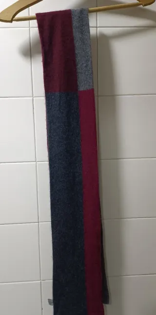 Bufanda de cachemira gris y roja