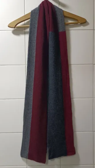 Bufanda de cachemira gris y roja