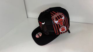 Gorra Plana Chicago Bulls new era Negra Roja