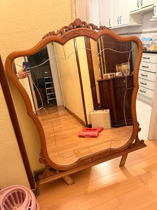 Espejo de madera tallada