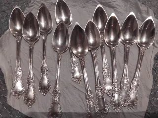 Juego de 11 Cucharas de Plata