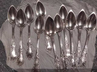 Juego de 11 Cucharas de Plata