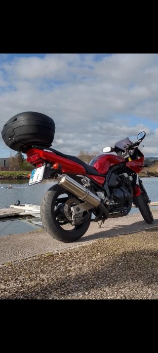Yamaha Fazer FZS 600. Se puede limitar para A2.