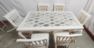 Mesa de comedor de cristal y madera