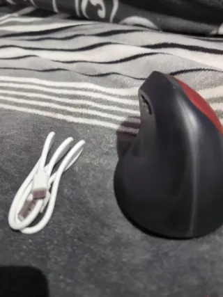 Ratón Ergonómico Vertical Rojo y Gris