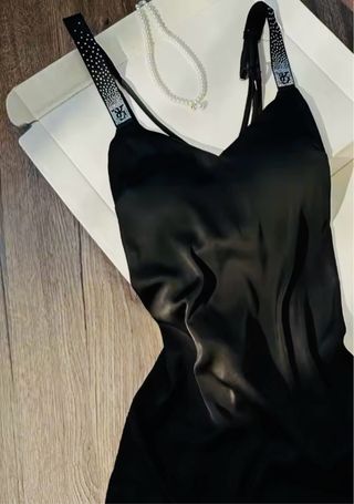 Camisón negro con tirantes brillantes