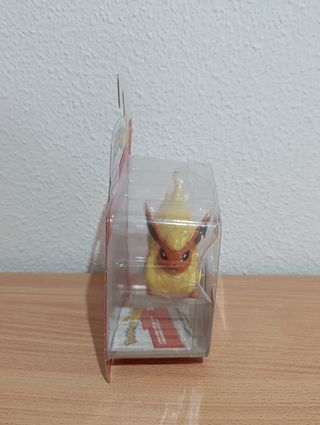 FIGURA FLAREON POKEMON BATTLE FIGURE JAZWARES