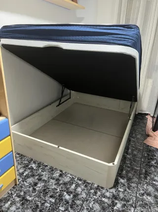 Canapé abatible y colchón azul