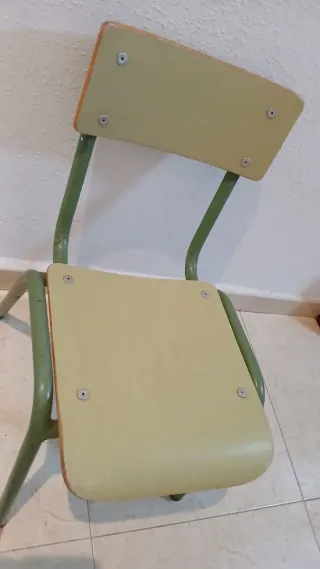 Silla escolar infantil verde