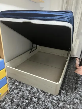 Canapé abatible y colchón azul