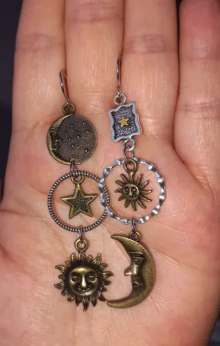 Pendientes Vintage Desiguales Sol Luna Estrellas