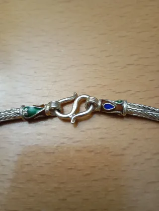 Collar de plata con detalles esmaltados