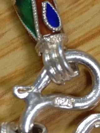 Collar de plata con detalles esmaltados