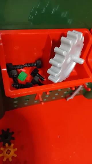 Mesa de herramientas para niños