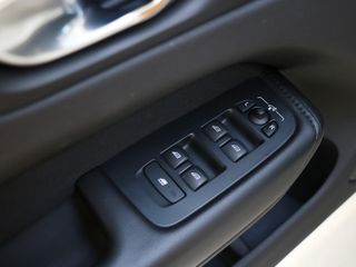 Volvo XC60 B4 D Momentum Pro Auto 145 kW (197 CV)