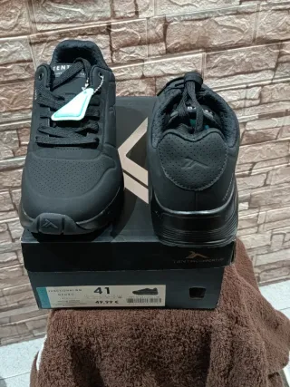 Zapatilla Negra Tenth Hombre