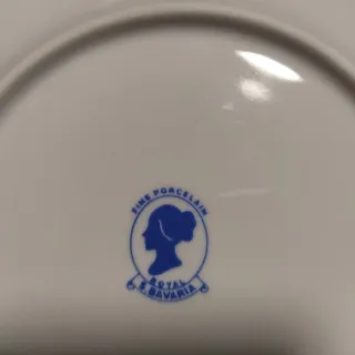 Elegante juego consomé 12 servicios porcelana fina