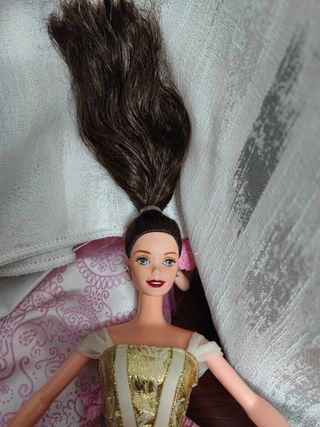 Bambola Barbie vestito oro