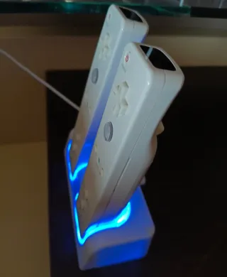 Mandos Wii con base de carga