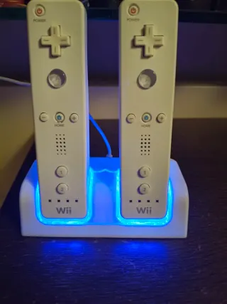 Mandos Wii con base de carga