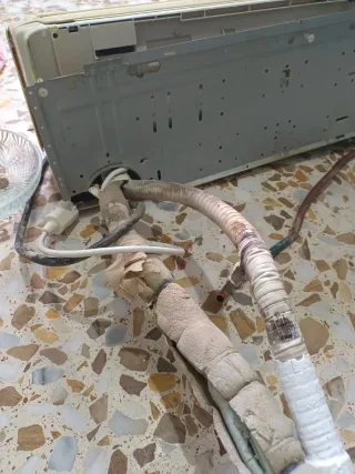 Aire Acondicionado Fujitsu (necesita recarga)