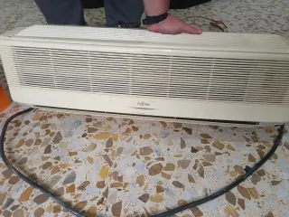 Aire Acondicionado Fujitsu (necesita recarga)