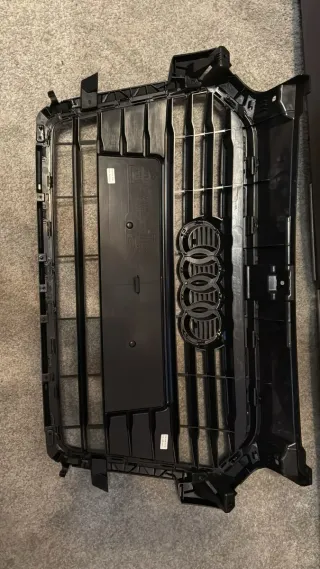 Parrilla Audi A1 Sportback 2018 original. Negociab