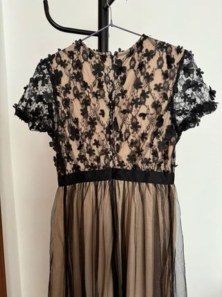 Vestido largo negro y beige con flores